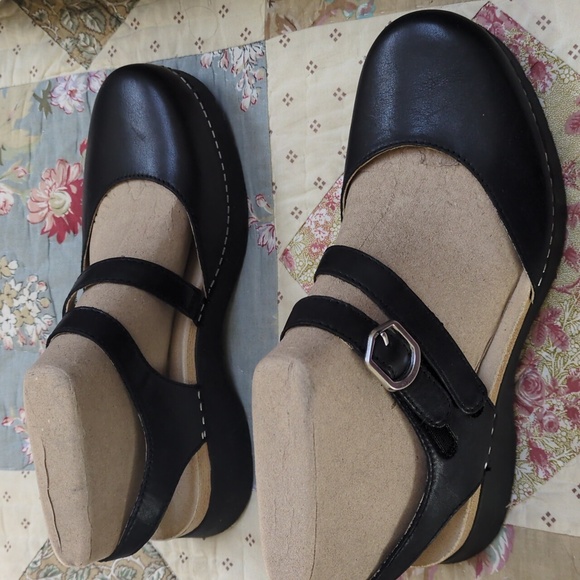 Women's Black Leather Dansko Slingback Shoes - Picture 2 of 6